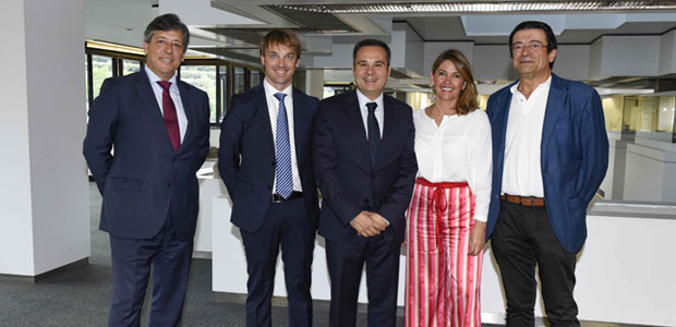Imagen representantes Caixa Bank