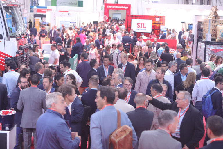 Image: influx of people at SIL 2023