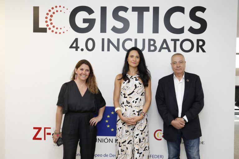 Fotografía Inauguracion incubadora con Pere Navarro y Blanca Sorigué